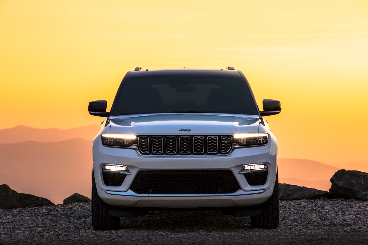 vue avant du Jeep Grand Cherokee Summit Reserve 2022