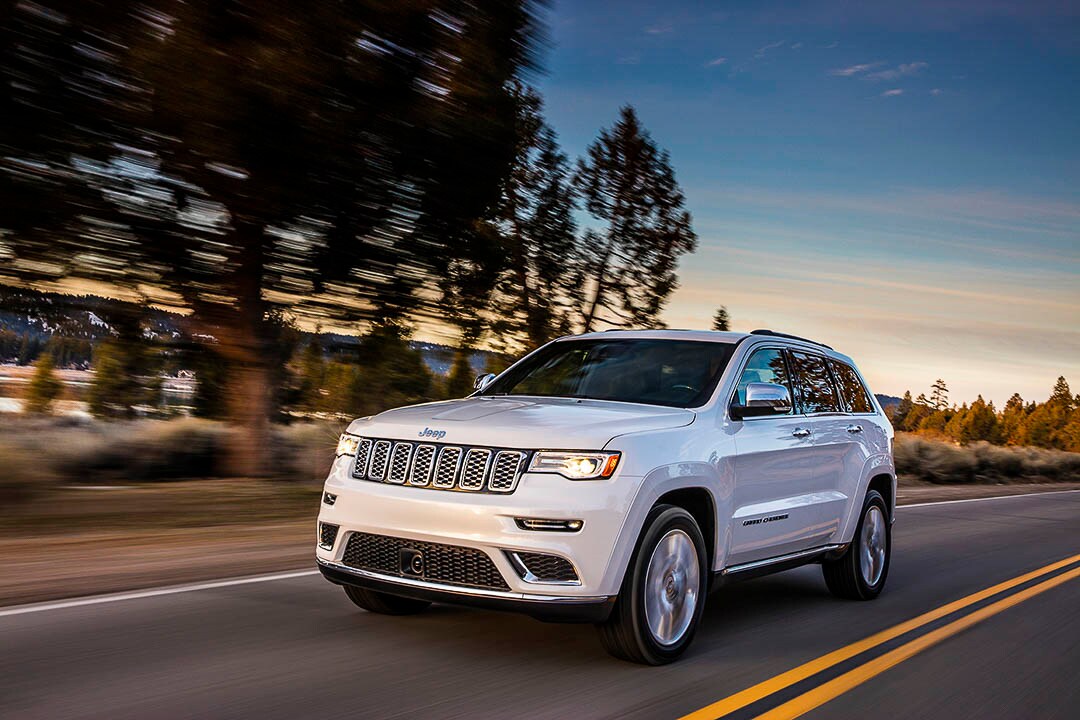 vue trois quart avant du Jeep Grand Cherokee 2021