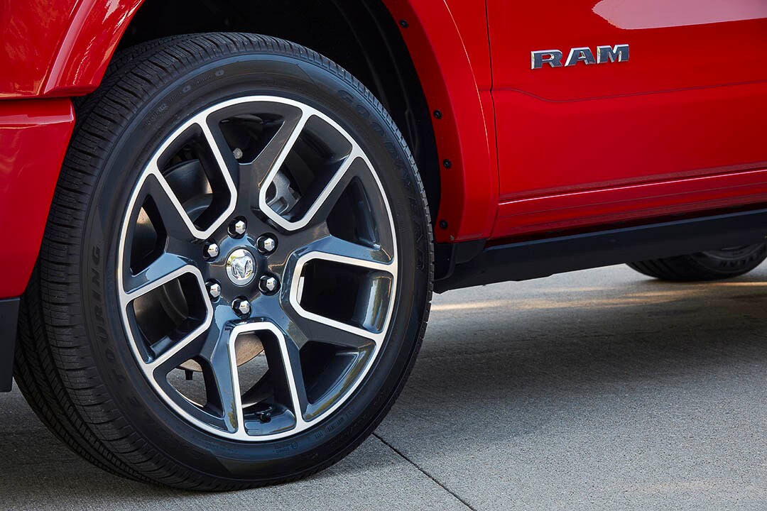 Roue de 20 ou 22 pouces du RAM 1500 Laramie G/T 2022 rouge