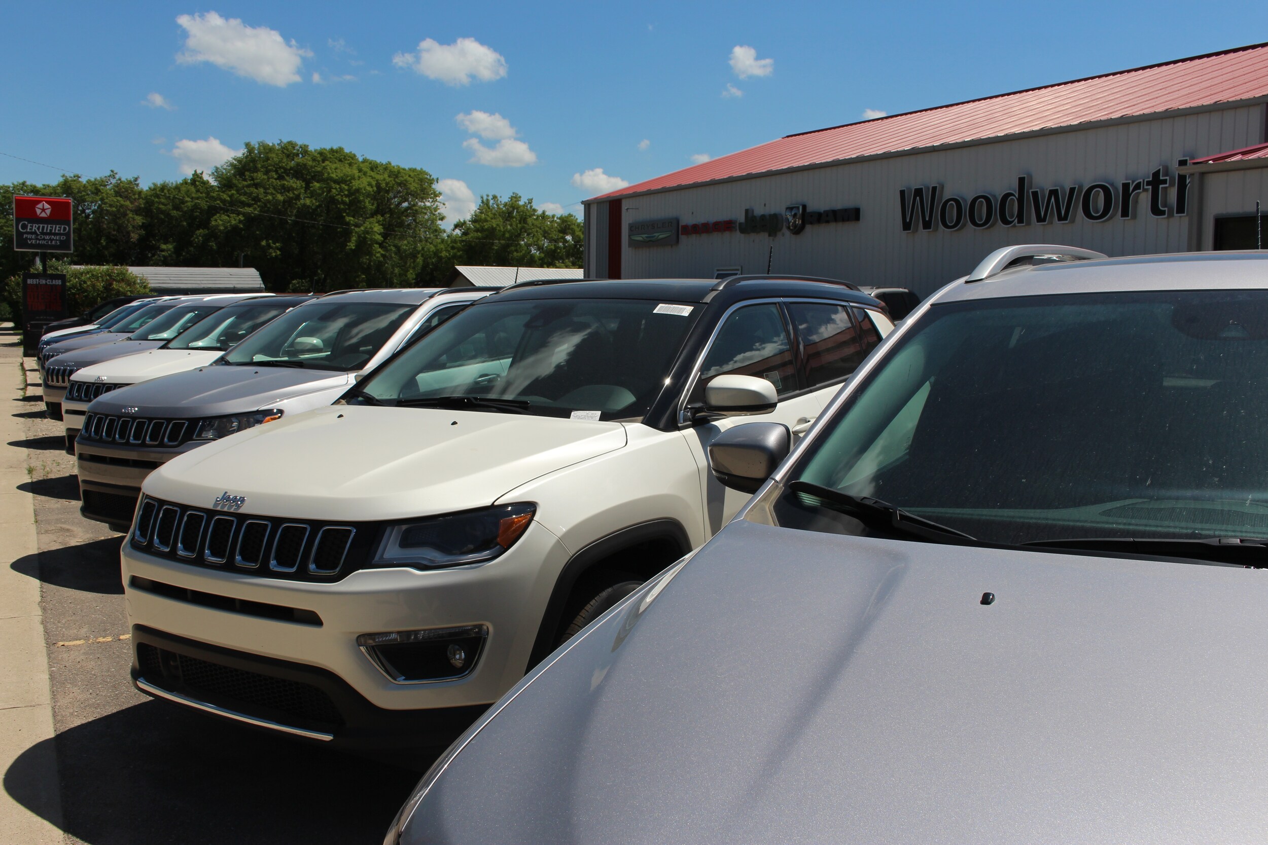 Stock#19126 2019 Jeep Cherokee Blue 036.JPG