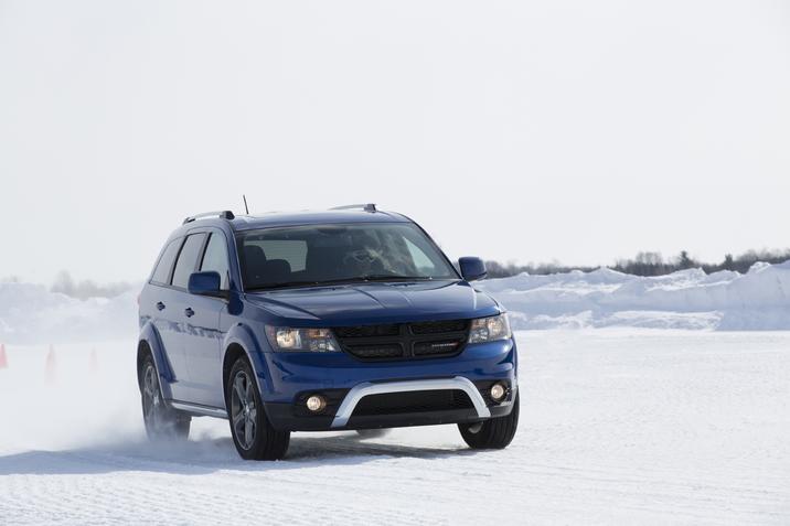 kollbec-chrysler-2020-dodge-journey-crossroad-neige.jpg