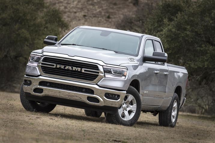 landry_automobiles_-_gmc_sierra_1500_2019_vs_ram_1500_2019_-_1.0_-_laval_blainville.jpg