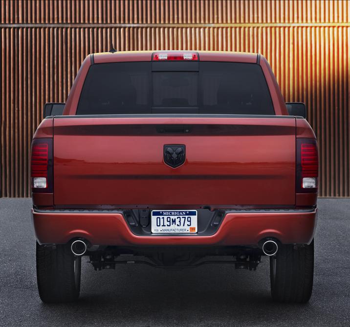 RAM 1500 2017 SPORT in Laval Back.jpg