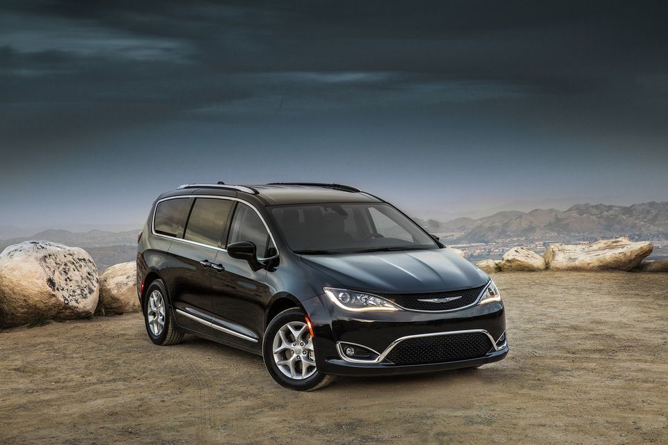 Chrysler_Pacifica_2018.jpg