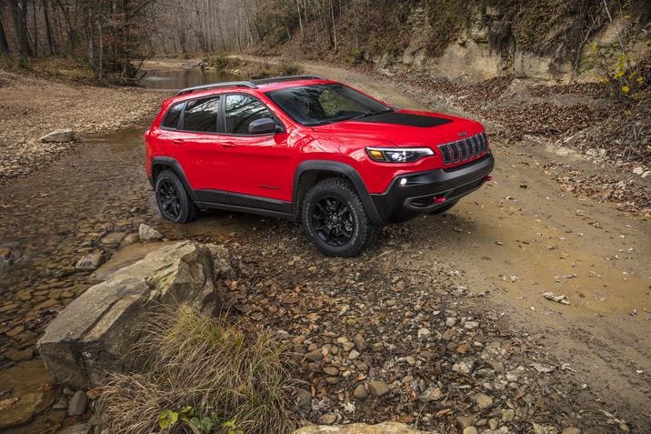 landry_automobiles_-_mitsubishi_outlander_2019_vs_jeep_cherokee_2019_-_1.0_-_laval_blainville.jpg