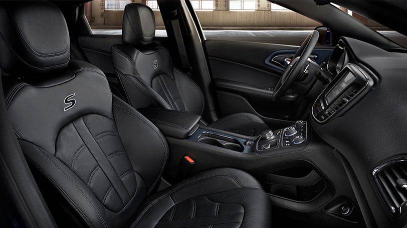 Chrysler 200 S 6 interieur concessionnaire Laval Landry Auto.JPG