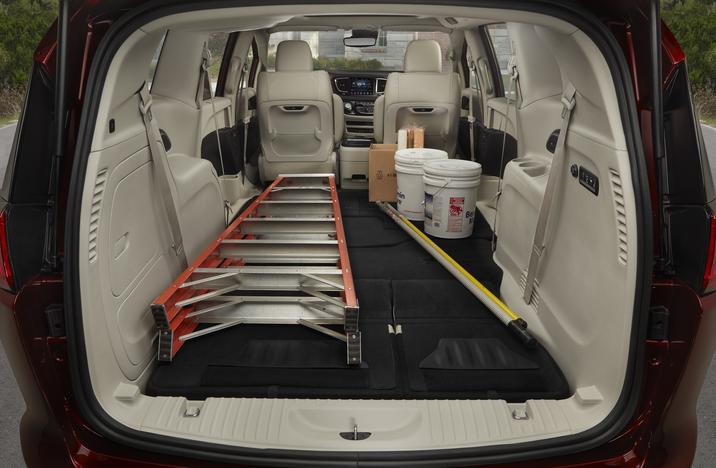 landry automobile 2018 chrysler pacifica 1.3 rive nord.jpg
