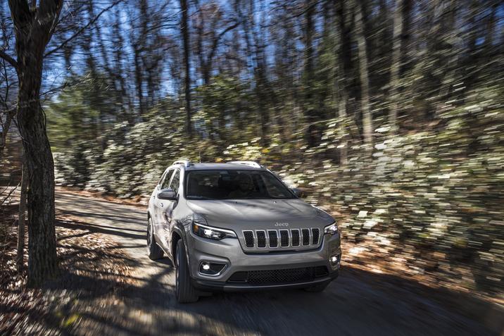 landry_automobiles_-_nissan_rogue_2019_vs_jeep_cherokee_2019_-_1.0_-_laval_blainville.jpg