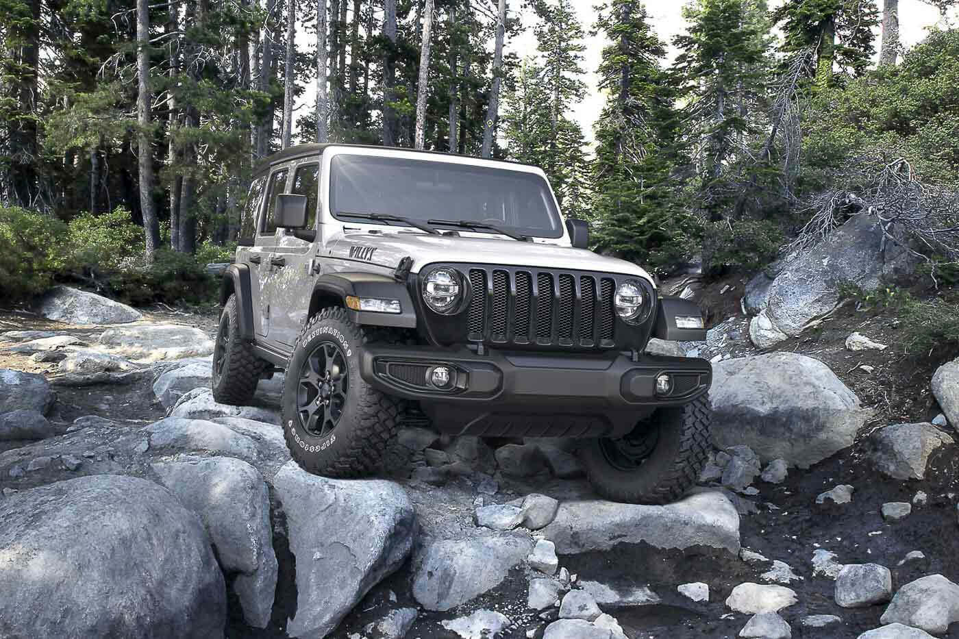 vue latérale avant du Jeep Wrangler Willys 2022