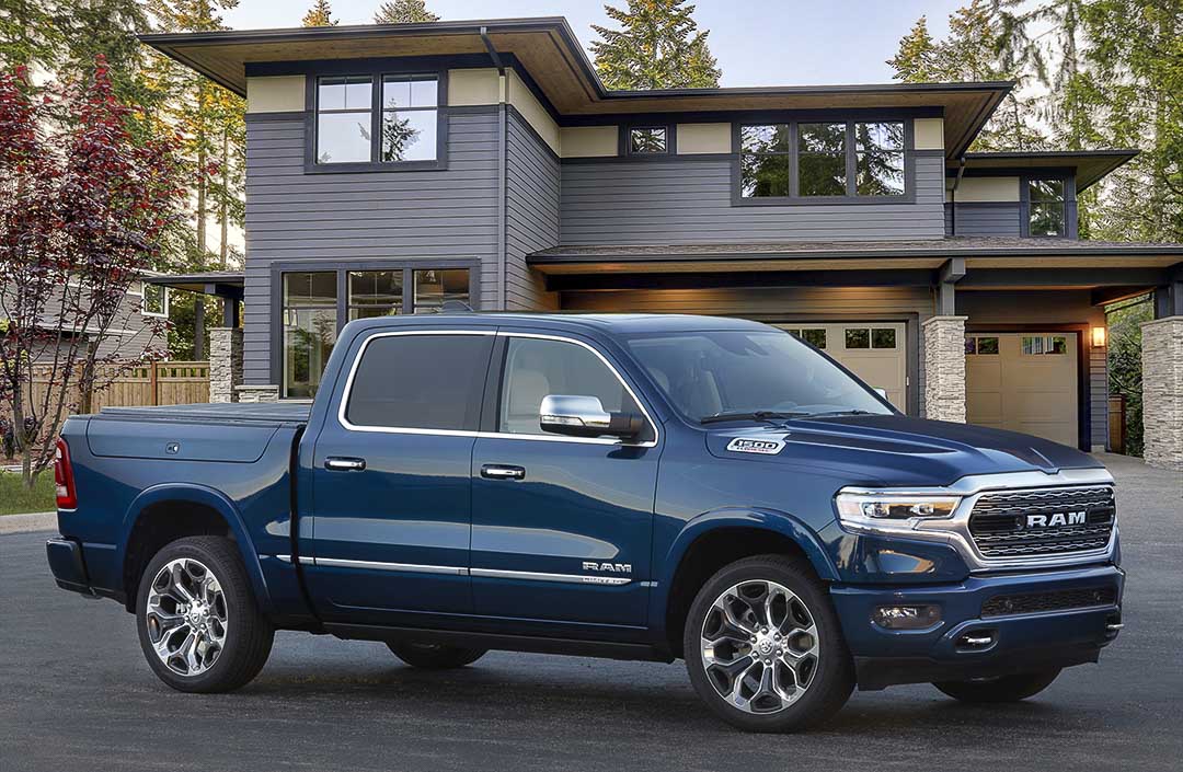 vue trois quart avant du RAM 1500 2022 Édition 10e Anniversaire