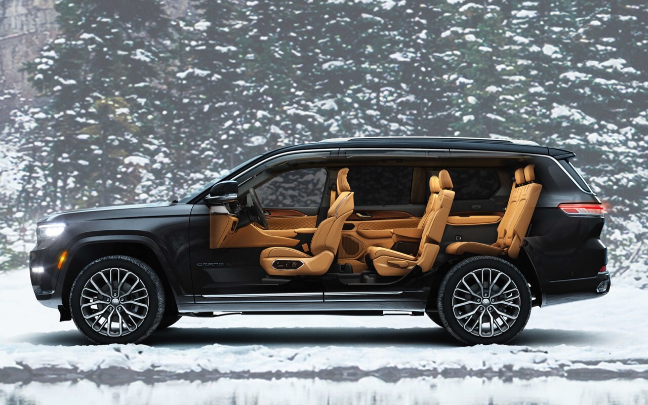 vue latérale de l'habitacle d'un Jeep Grand Cherokee 2023