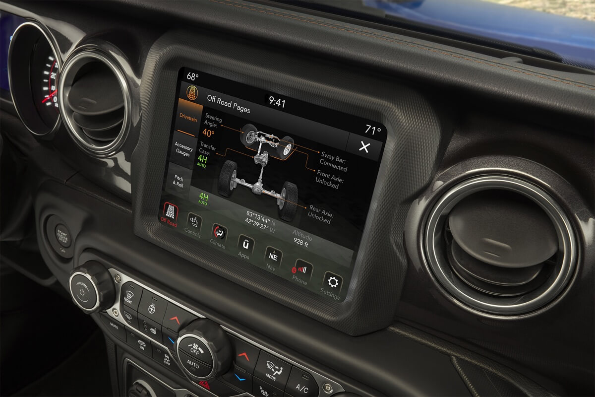 vue de l'écran tactile de 8,4 pouces à l'intérieur du Jeep Wrangler 4xe 2022