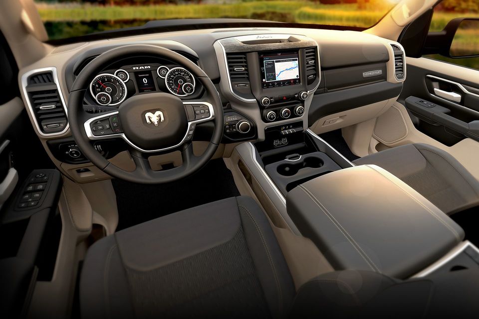 2018-ram-1500-interior-gallery-interior_dbe96c5ead24f0e8c23cfc7ac42877dd-desktop.jpg