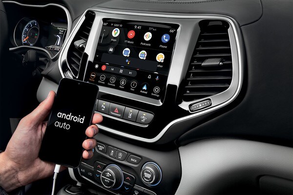 2022 Jeep Cherokee Interior