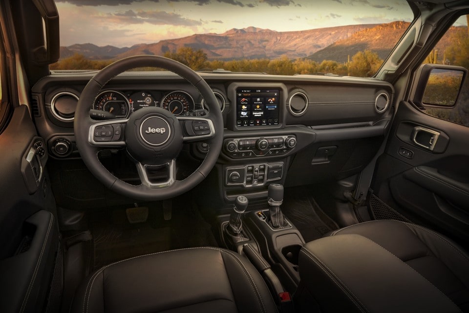 2020-jeep-wrangler-gallery-interior-front-dash_578fce861cb9778a941bc31241406cba-960x640.jpg