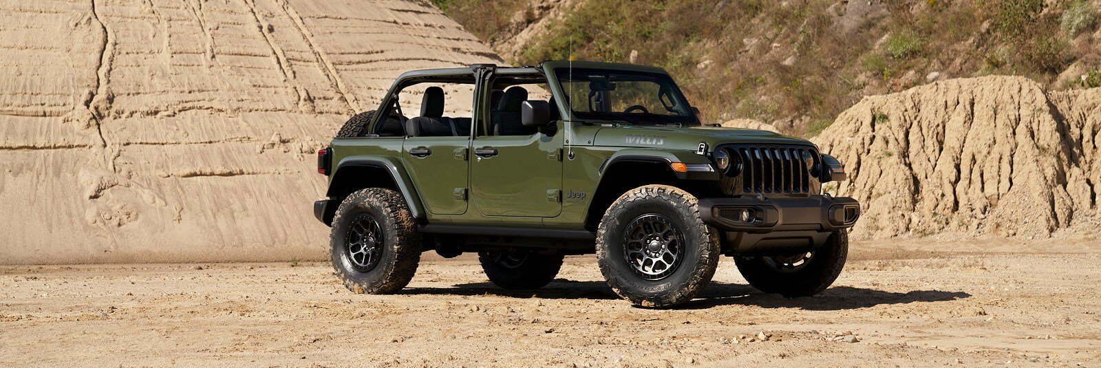 2022 Jeep Wrangler vs. 2022 Ford Bronco Comparison - Metro Chrysler 2022 Jeep Wrangler vs. 2022 Ford Bronco