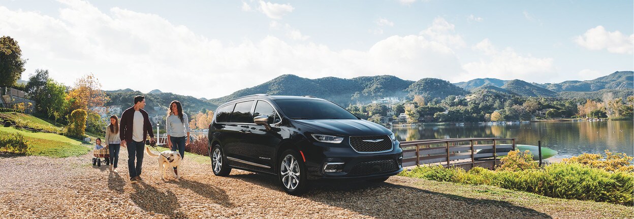 2022 Pacifica Hybrid for Sale in Mitchell, ON 2022 Pacifica Hybrid for Sale in Mitchell, ON