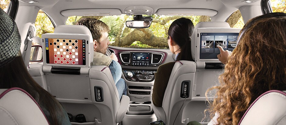 2017 Chrysler Pacifica Interior.jpg