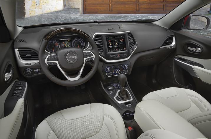2017 Jeep Cherokee Overland, interior