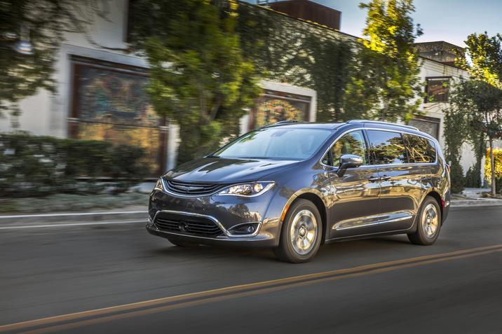 2018 Chrysler Pacifica Hybrid.jpg