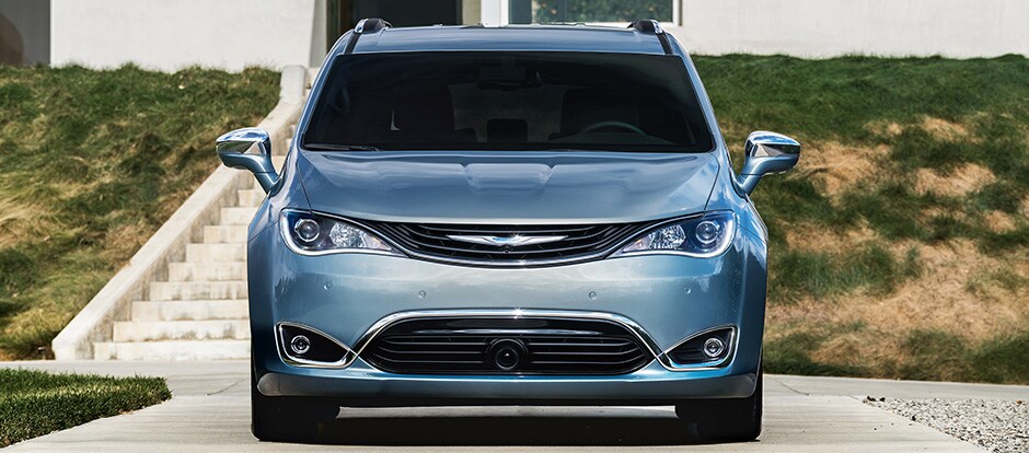 2017 Chrysler Pacifica.jpg