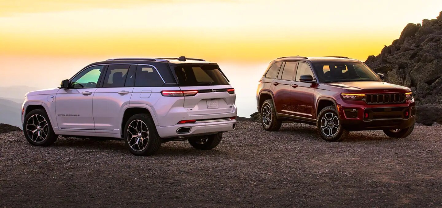 2022-All-New-Grand-Cherokee-Gallery-Exterior-Lineup-Summit-Reserve-and-Trailhawk-4xe-Desktop.jpg.image.1440.webp
