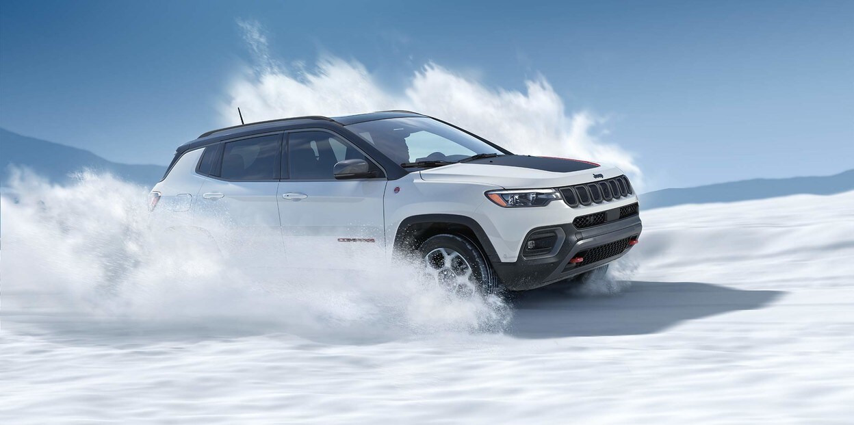 2022-jeep-compass-overview-pano-seasonal-image-v2_b41afc5443c911523021232d3241ac31-1248x624.jpg