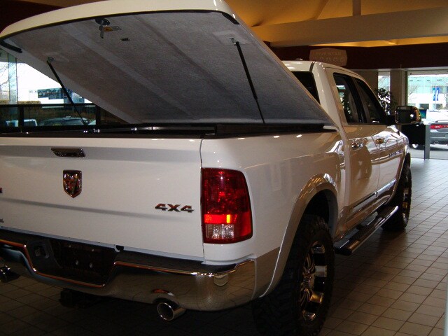 WHITE PICKUP 005.JPG