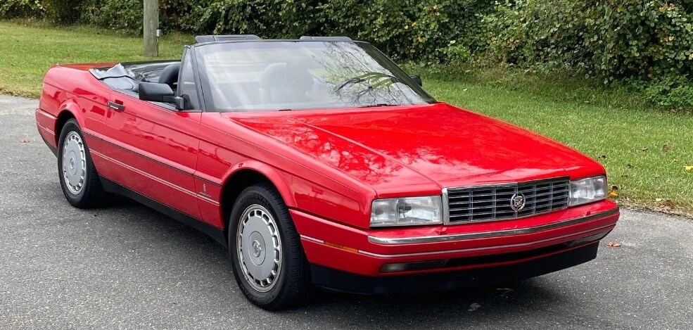 vue latérale avant Cadillac Allante décapotable 1990