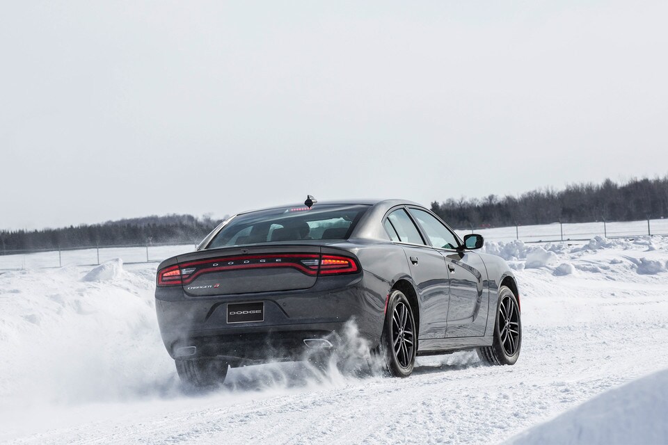 rive-sud-chrysler-dodge-charger-vs-dodge-challenger-2-st-hubert.jpg