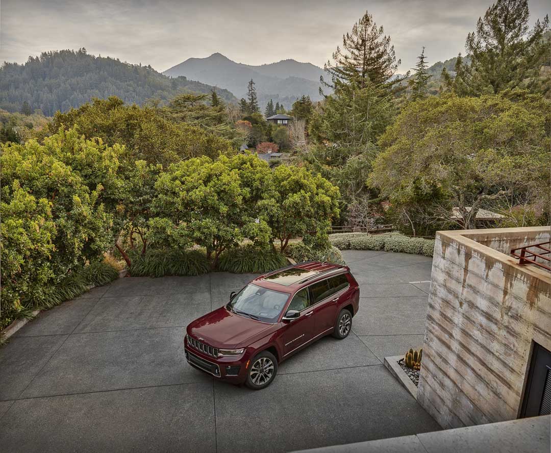vue trois quart avant du Jeep Grand Cherokee L 2022