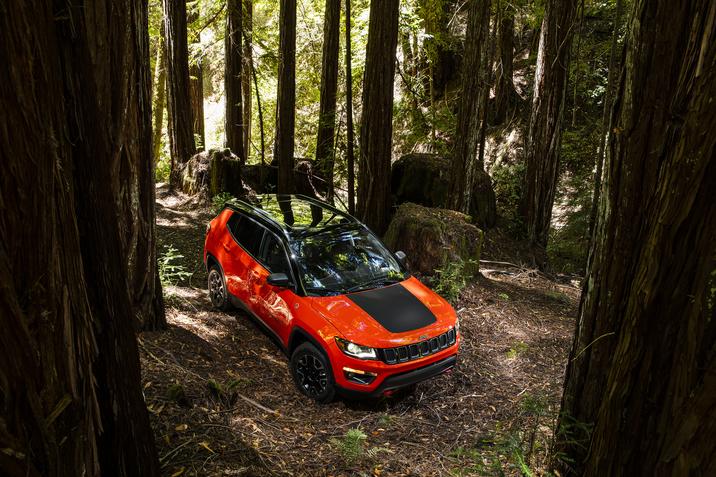 vue trois quart avant du Jeep Compass