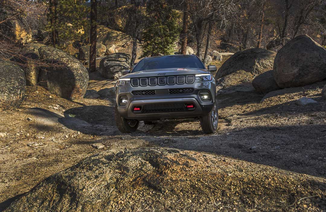vue avant du Jeep Compass Trailhawk 2022