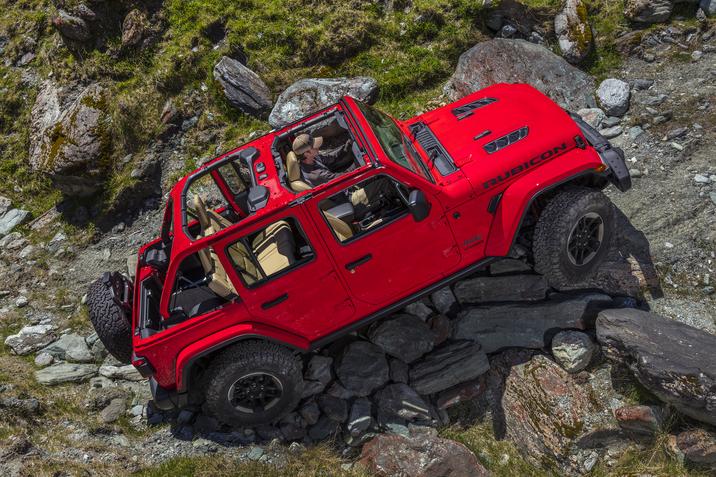 rive-sud-chrysler-Toyota-4Runner-2018-vs-Jeep-Wrangler-2018-1.0-brossard.jpg