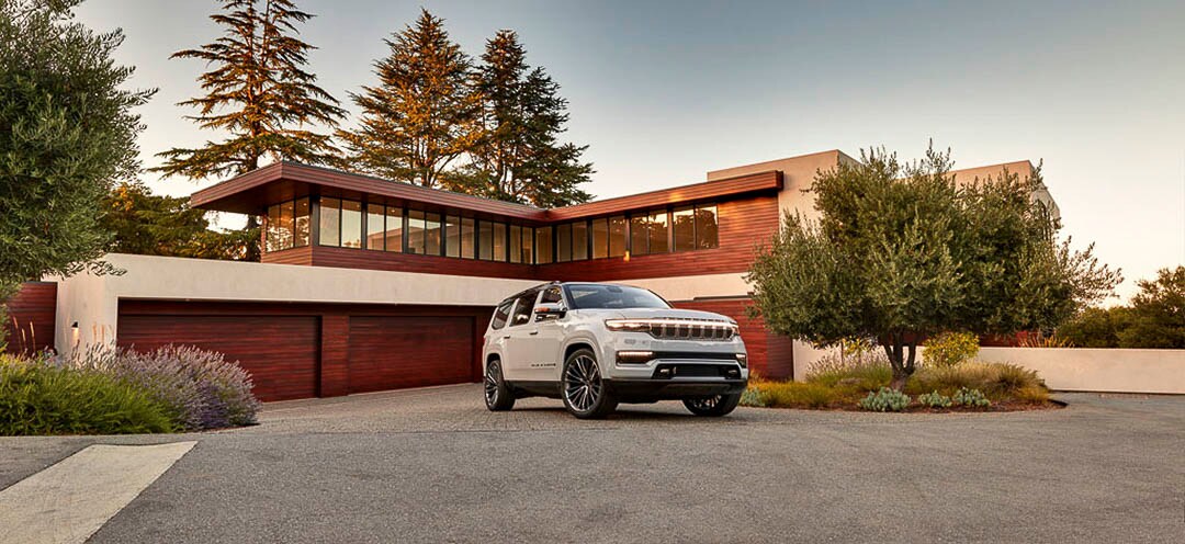 vue trois quart avant du Jeep Grand Wagoneer 2022