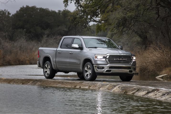 rive-sud-chrysler-GMC-Sierra-1500-2019-vs-RAM-1500-2019-1.0-brossard.jpg