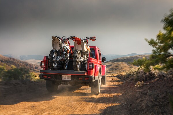3.6-litre Pentastar V6 Engine and Six-speed Manual Transmission 3.6-litre Pentastar V6 Engine and Six-speed Manual Transmission