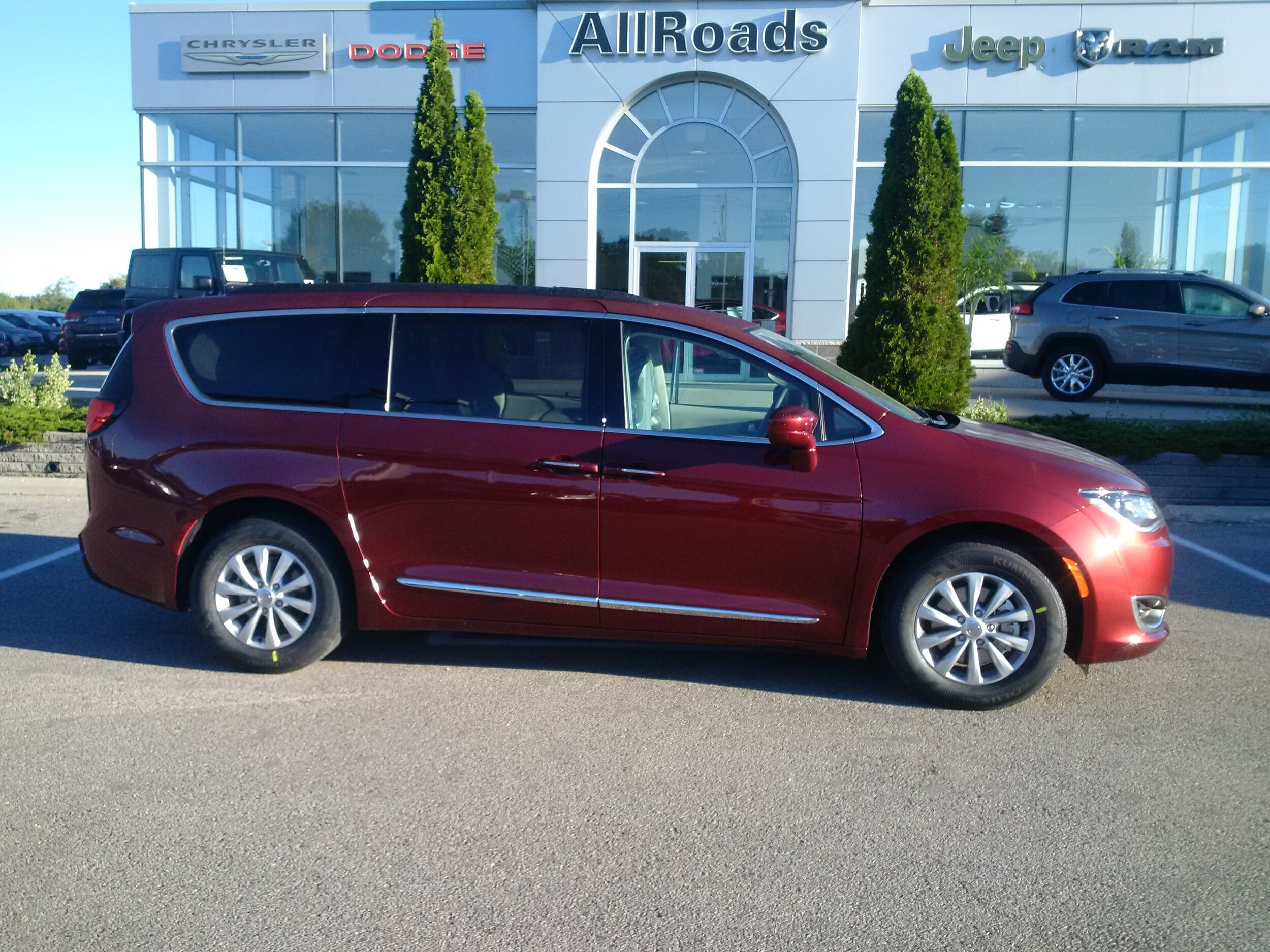 35952017 2017 chrysler pacifica touring L red81902.jpg