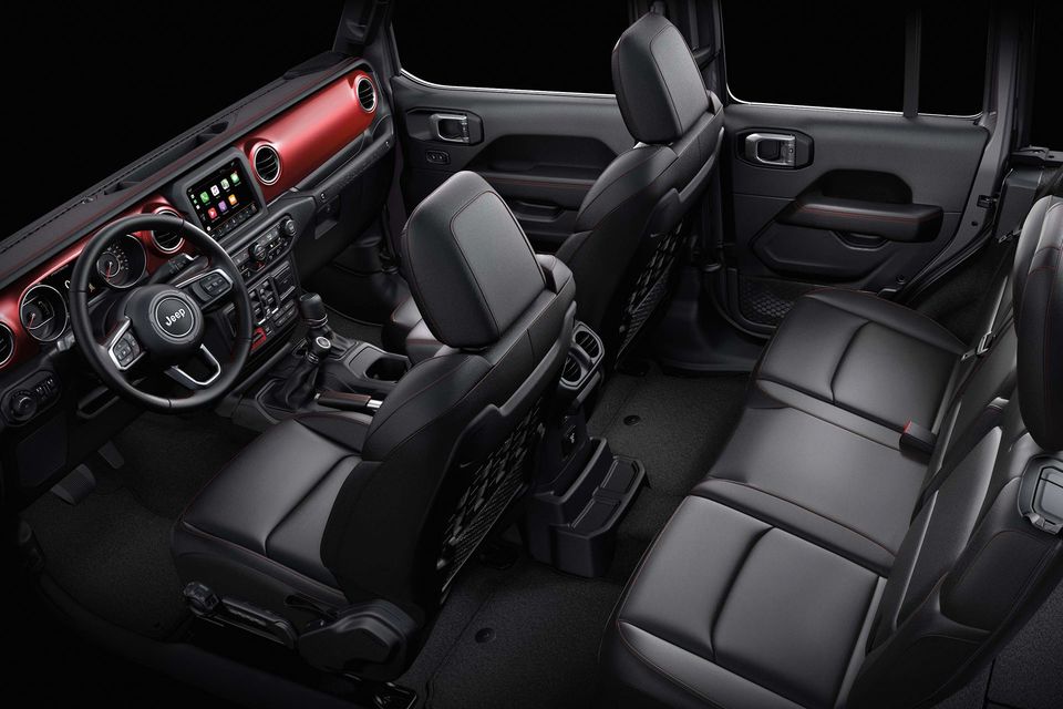 2018-jeep-wrangler-jl-gallery-interior-JJL18US4_260_38c9b0b88b8d59c879eb820fe9f69ebc-desktop.jpg