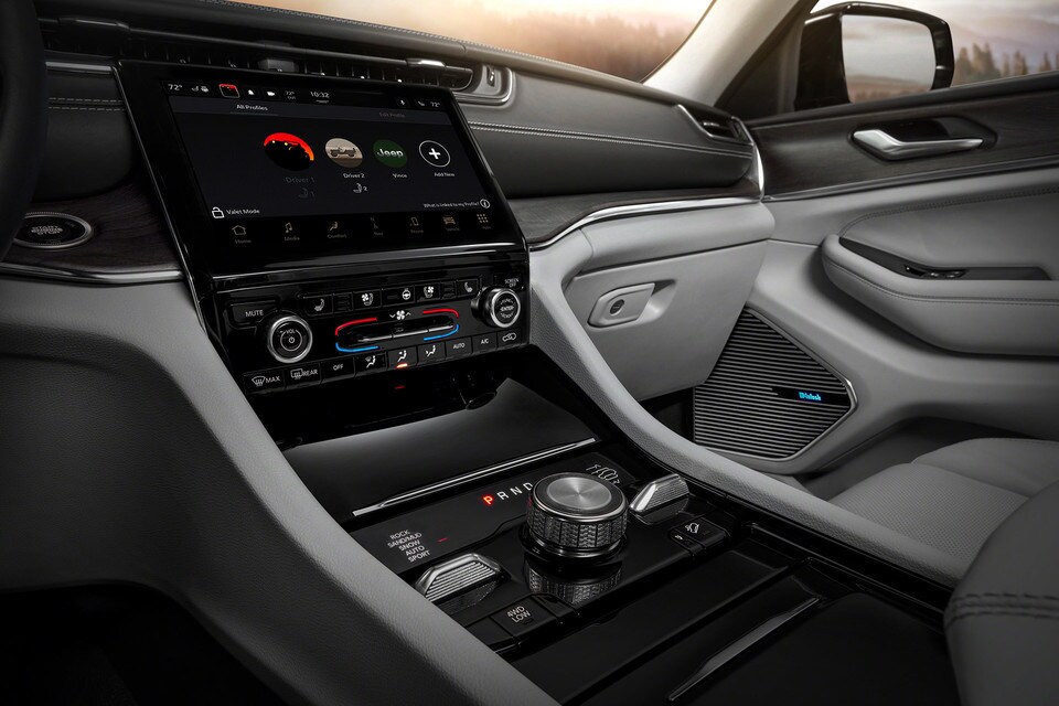 2022 Jeep Grand Cherokee L Interior