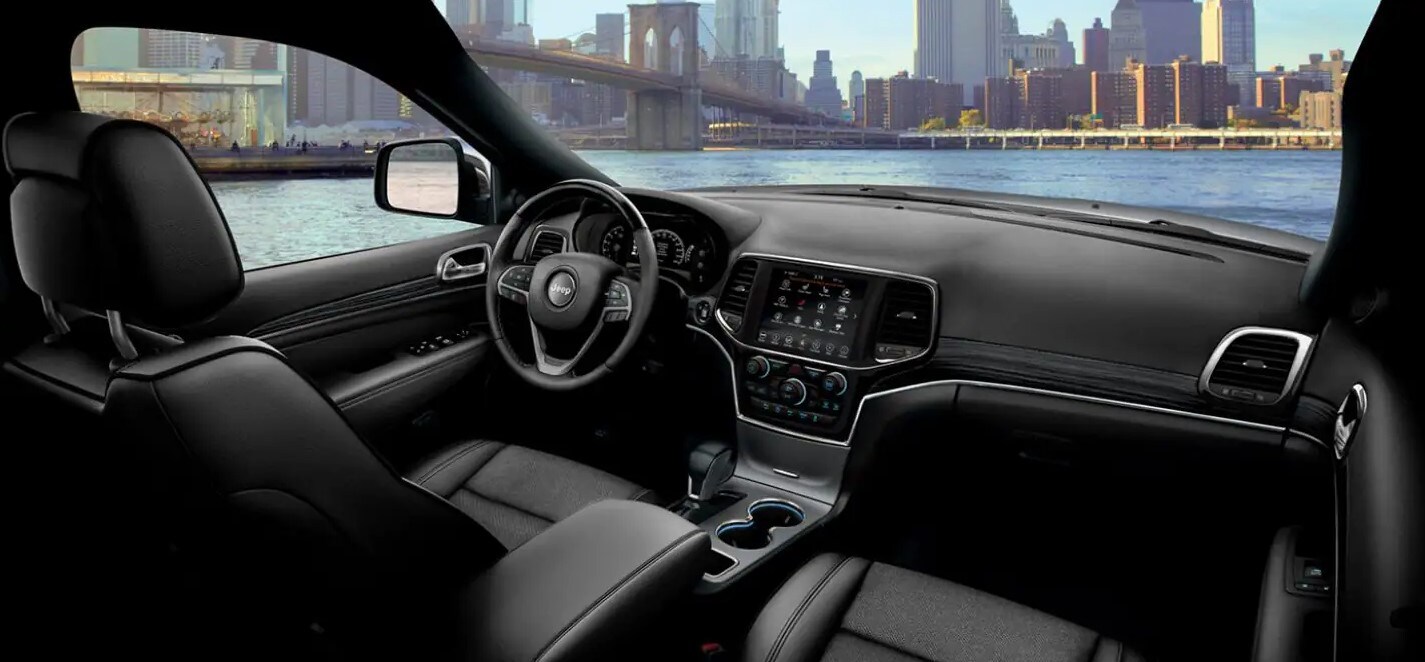 2022 Jeep Grand Cherokee WK Steering Wheel and Dashboard