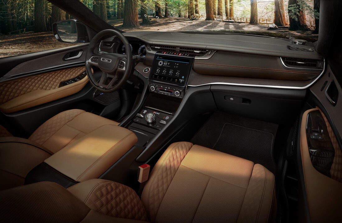 2022 Jeep Grand Cherokee Interior Jeep Grand Cherokee for sale in East Hanover, NJ at Nielsen Dodge Chrysler Jeep Ram