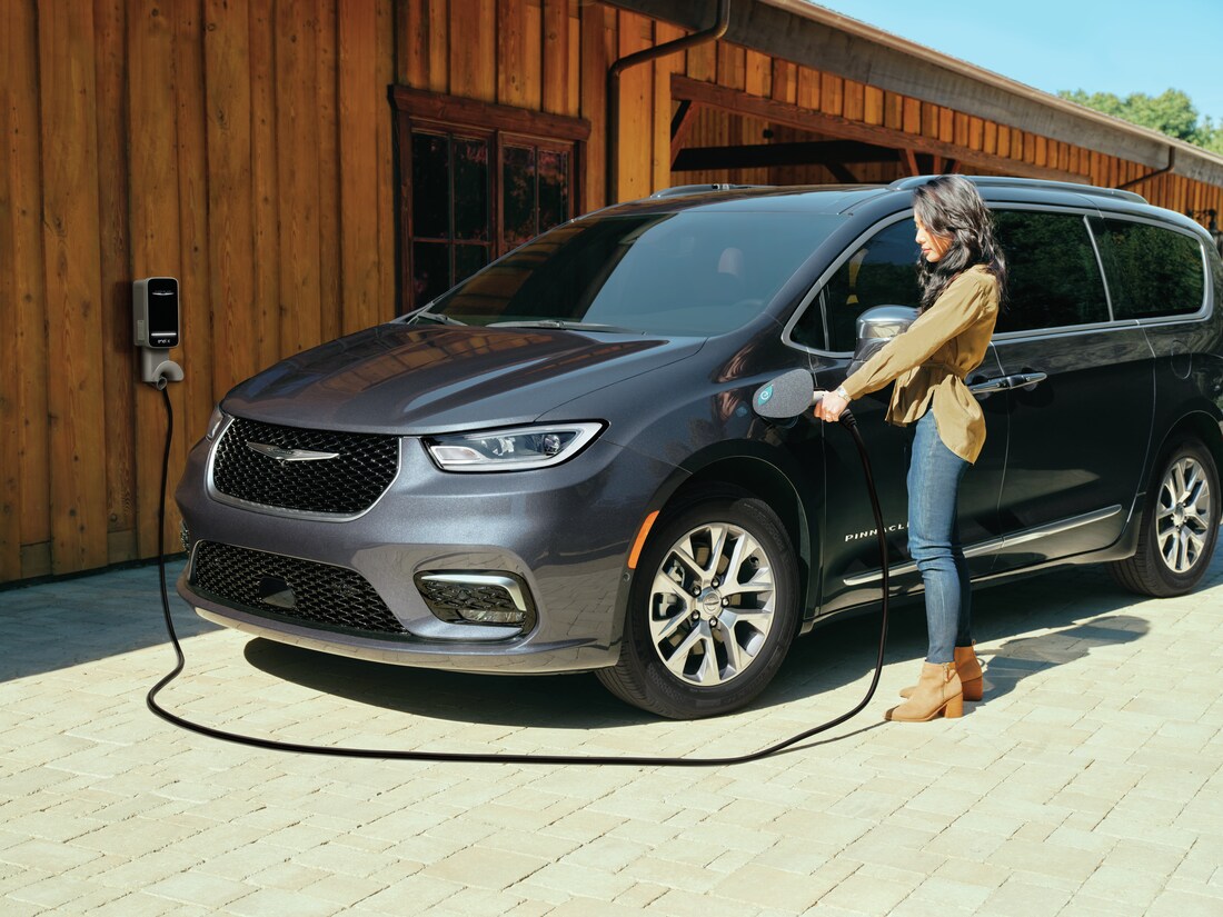 2022 Chrysler Pacifica Hybrid Nielsen Dodge Chrysler Jeep Ram has the Chrysler Pacifica Hybrid for sale in East Hanover, NJ