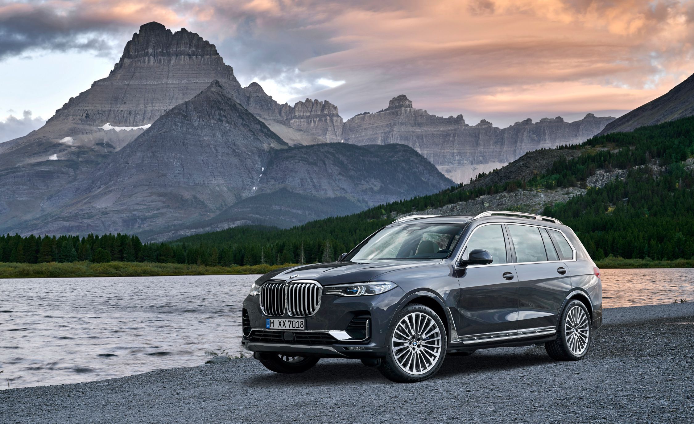 2019-bmw-x7-112-1539627657.jpg