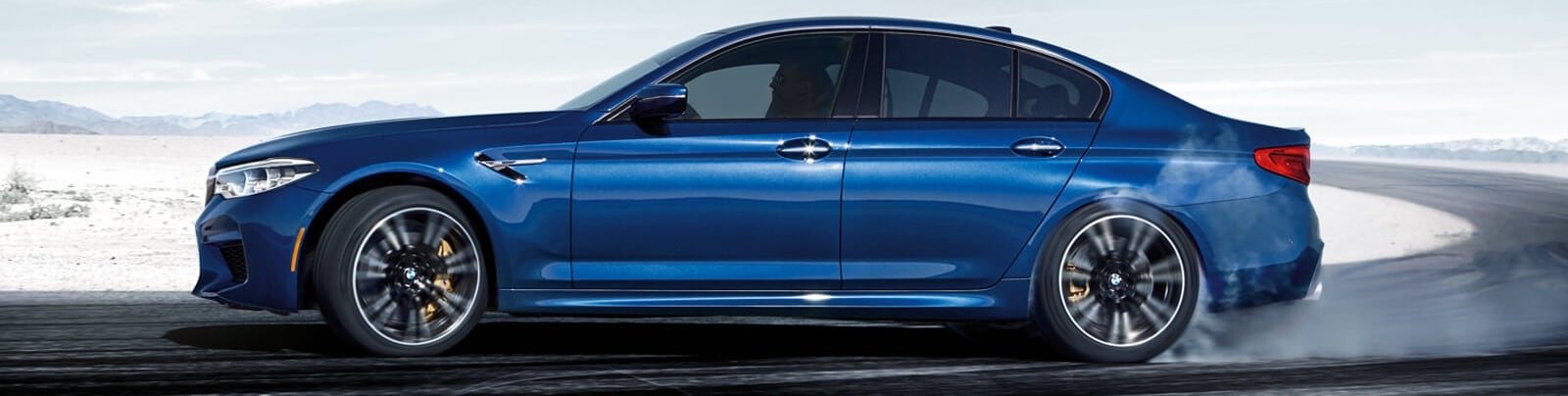 BMW_MY18_MSeries_M5_Hero_03_1600x773.jpg