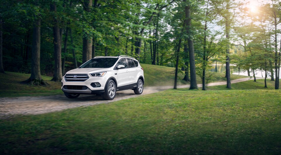 2019-Ford-Escape-Titanium-SUV-L01.jpeg