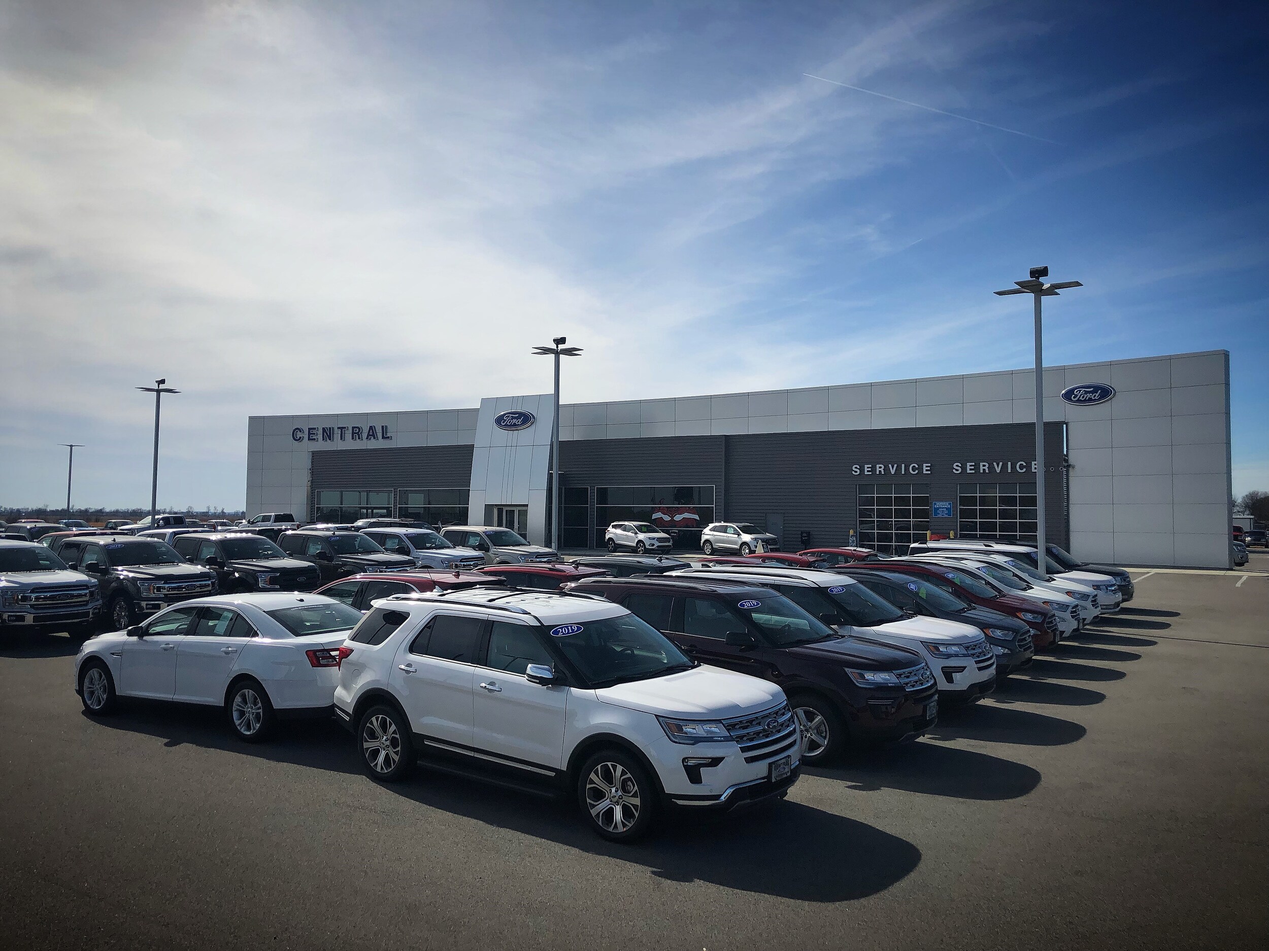 dealership image lot.jpg