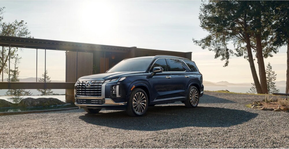 2024-Hyundai-palisade-resarch-center.jpg 2024 Hyundai Palisade parked by a lake
