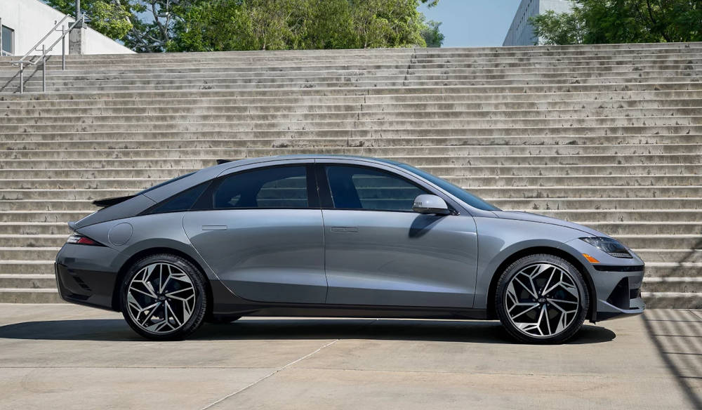 2024 hyundai Ioniq 6 driving