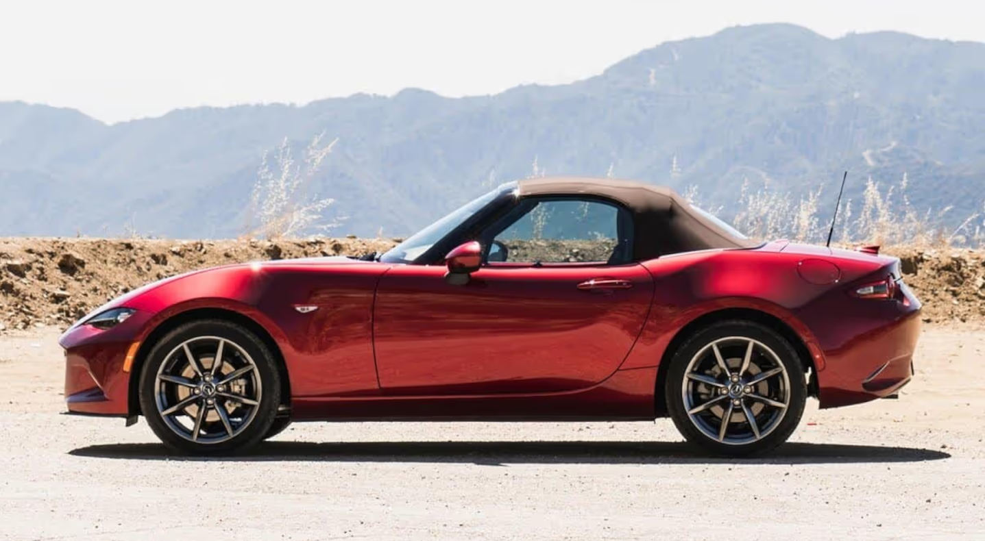 2022 Mazda MX-5 Miata parked side view